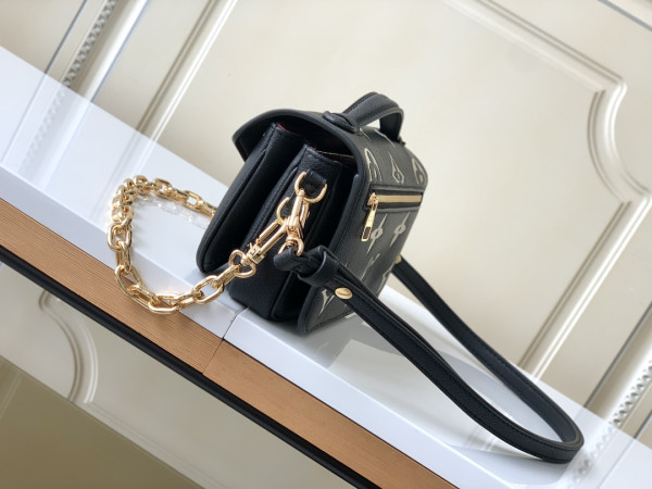 l0*is V*t0n pochette metis east west
