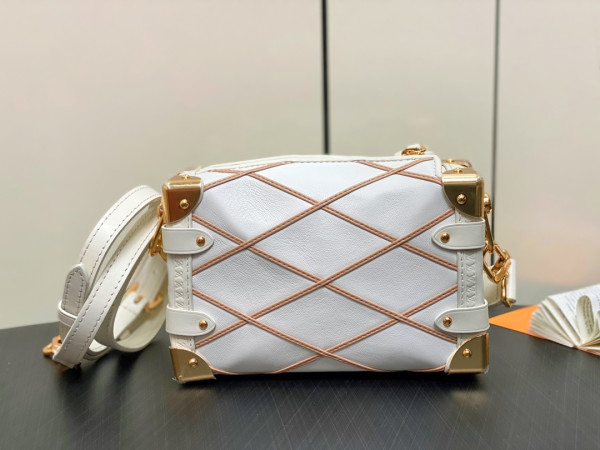 l0*is V*t0n side trunk pm-18*12.5*8cm