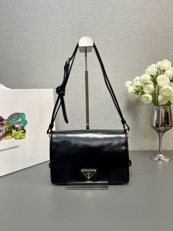 Pra*a messenger bag-23*15*8.5cm