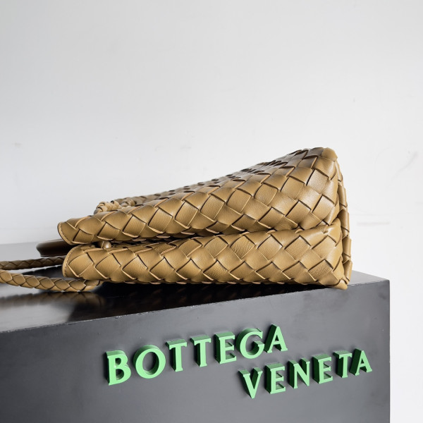 bo*te*ga Ve*ne*ta medium andiamo