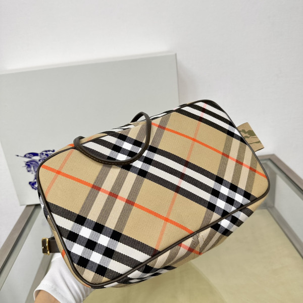 B**rry medium check drawstring pouch