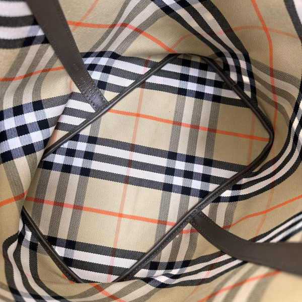 B**rry medium check drawstring pouch