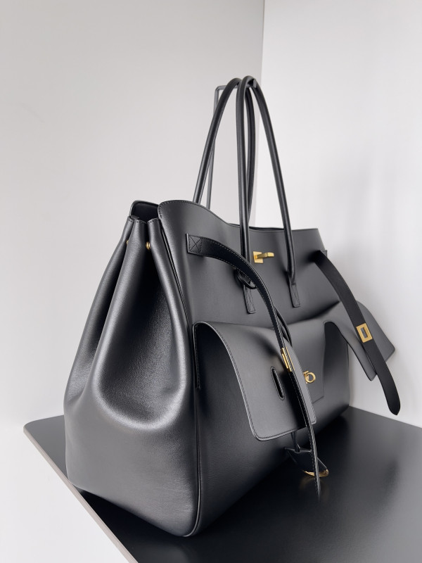 Ba*len*cia*ga bel air xl carry all bag