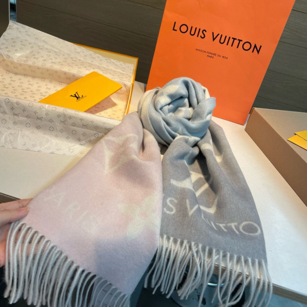 l0*is V*t0n scarf